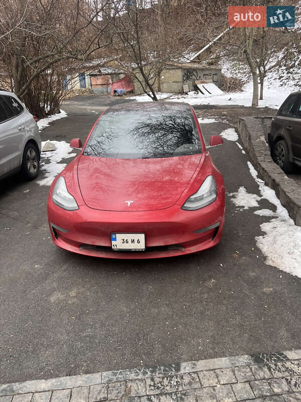 Tesla Model 3 (2019)