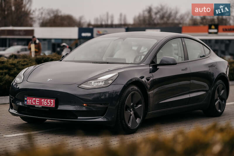 Tesla Model 3 (2022)