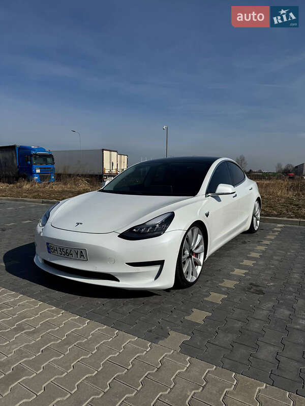 Tesla Model 3 (2019)