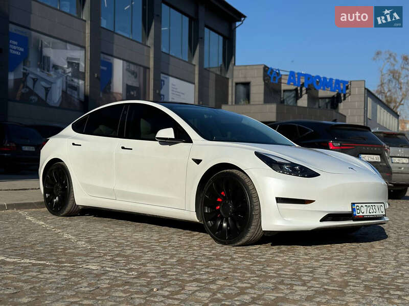 Tesla Model 3 (2021)