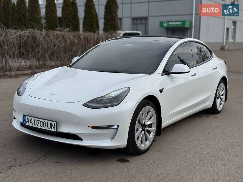 Tesla Model 3 (2022)