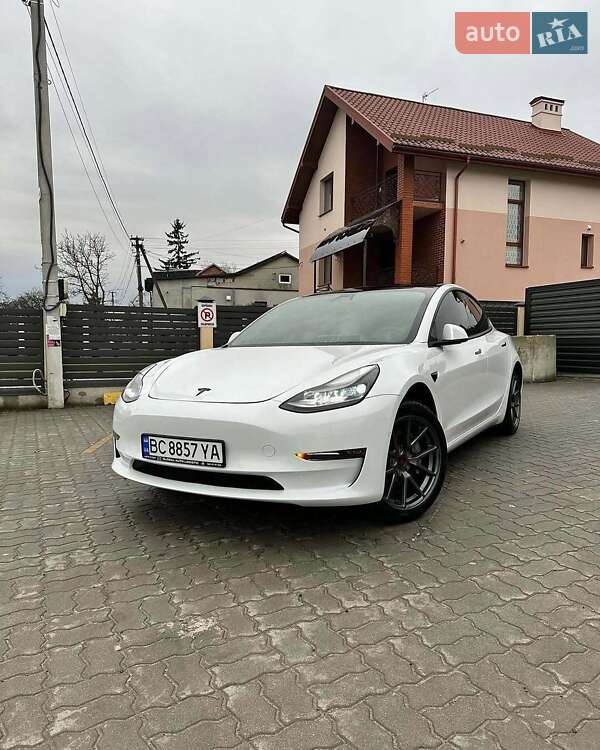 Tesla Model 3 (2021)