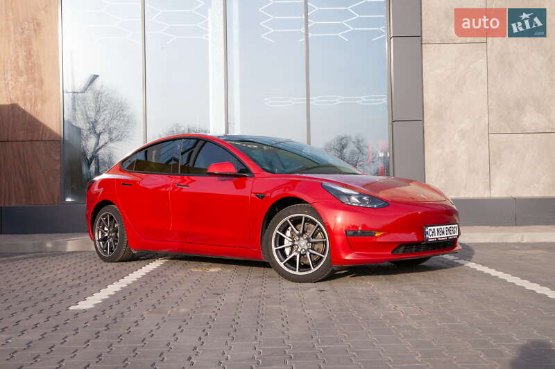 Tesla Model 3 (2022)