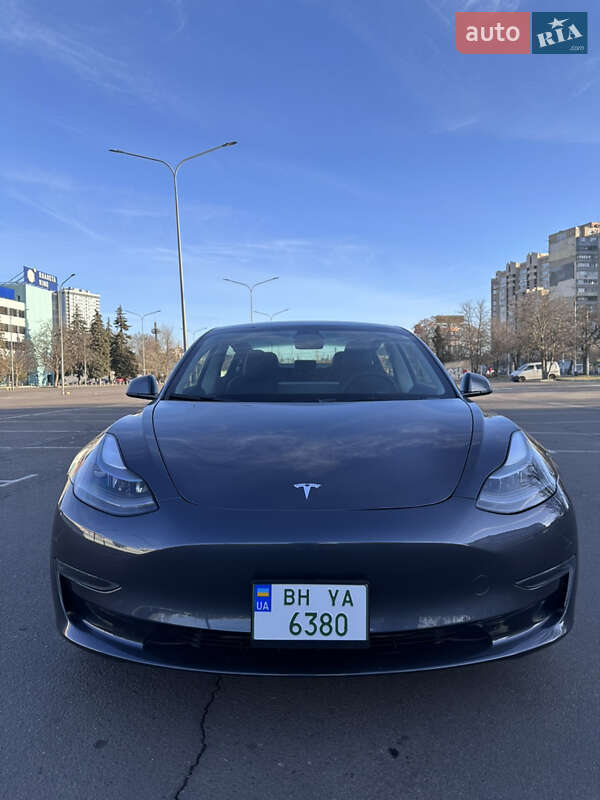 Tesla Model 3 (2023)