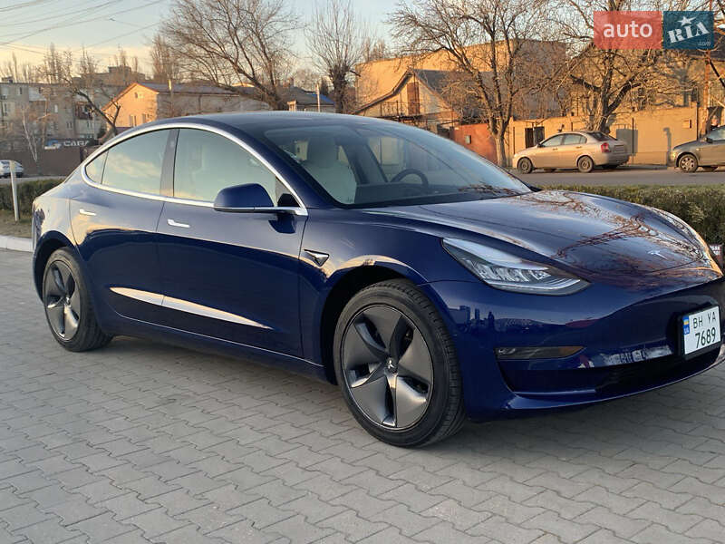 Tesla Model 3 (2019)