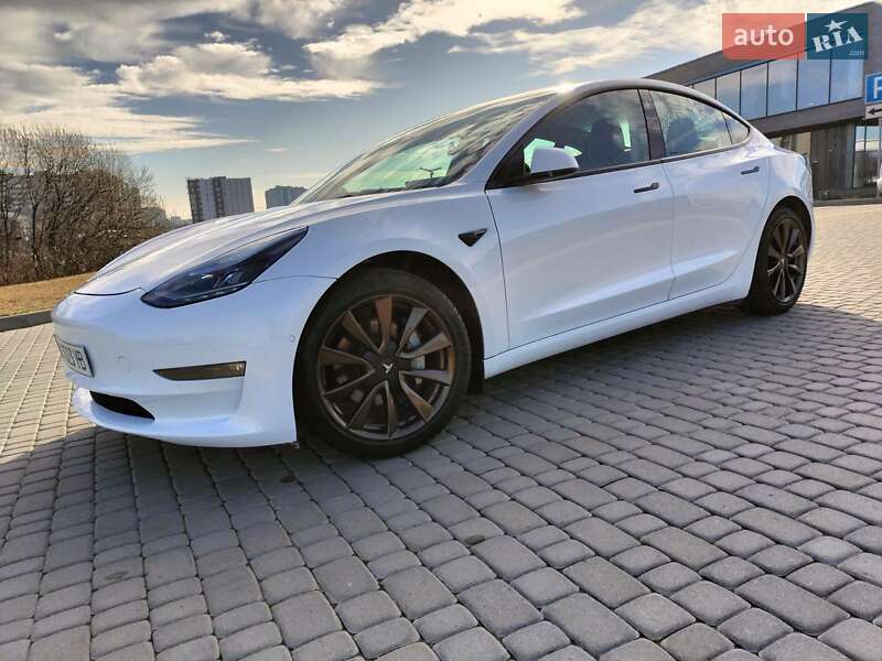 Tesla Model 3 (2021)