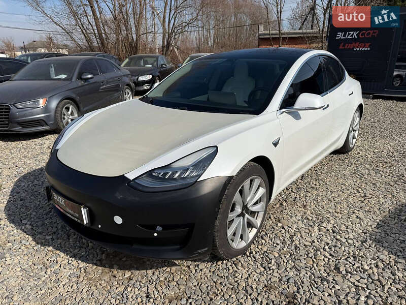 Tesla Model 3 (2020)