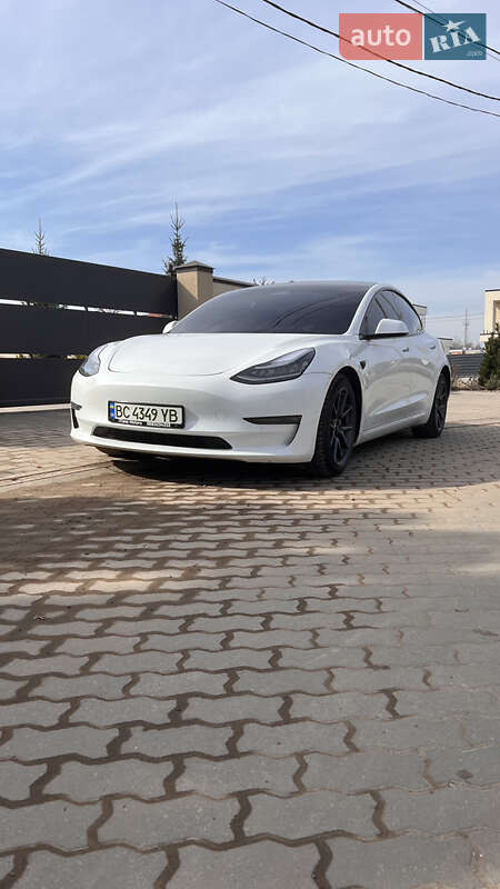 Tesla Model 3 (2021)