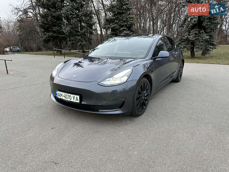 Tesla Model 3 (2021)