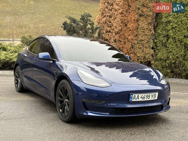 Tesla Model 3 (2022)