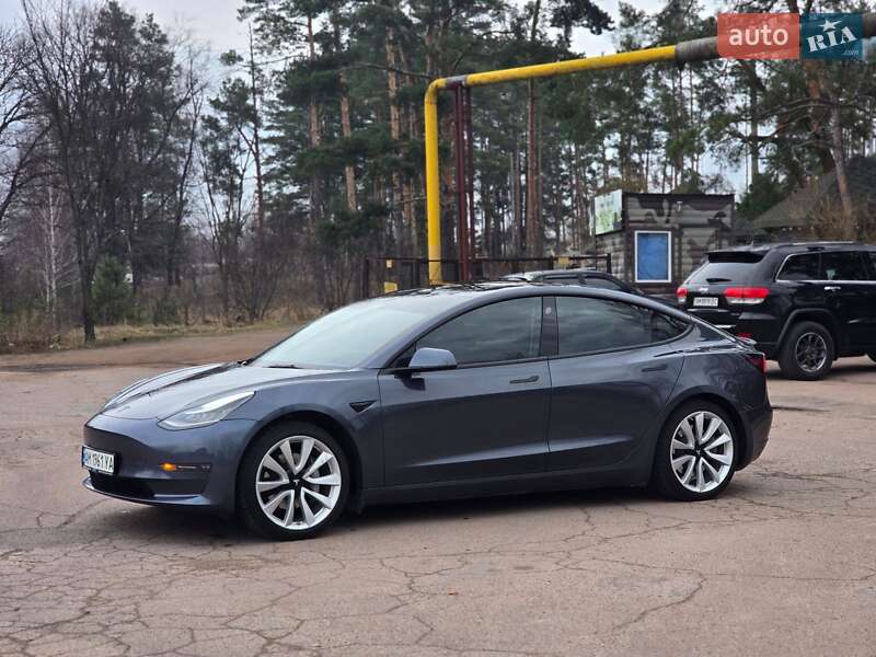 Tesla Model 3 (2019)