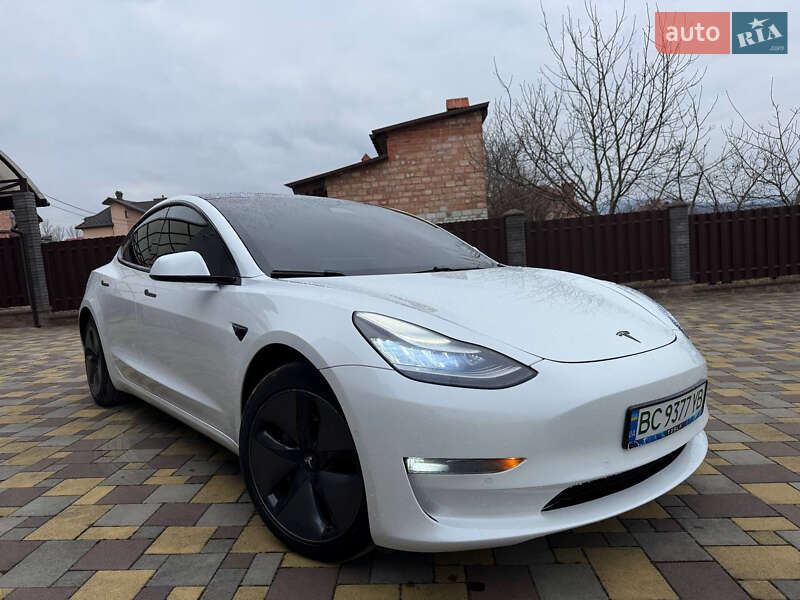 Tesla Model 3 (2019)