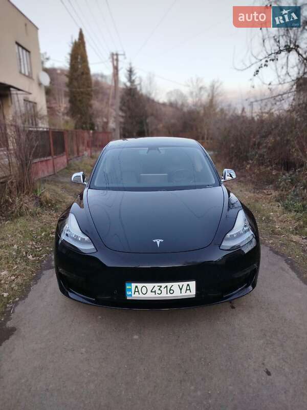 Tesla Model 3 (2019)