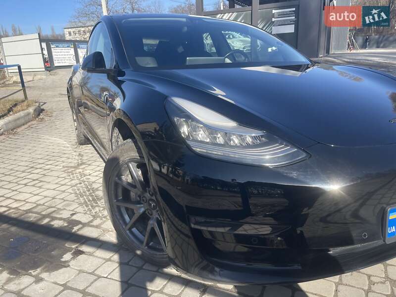 Tesla Model 3 (2018)