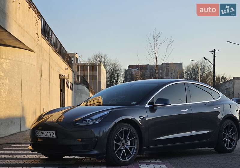 Tesla Model 3 (2019)