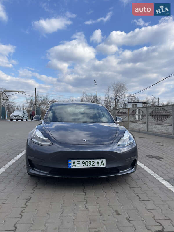Tesla Model 3 (2019)