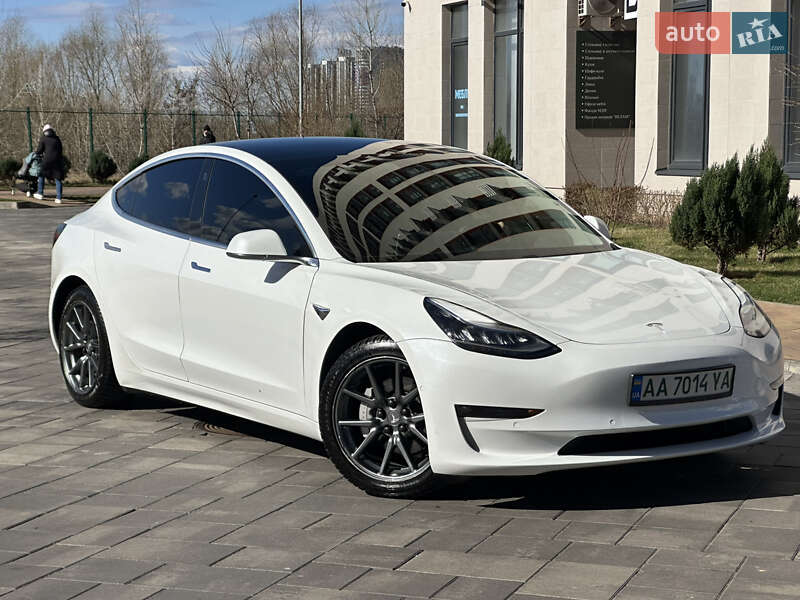 Tesla Model 3 (2019)