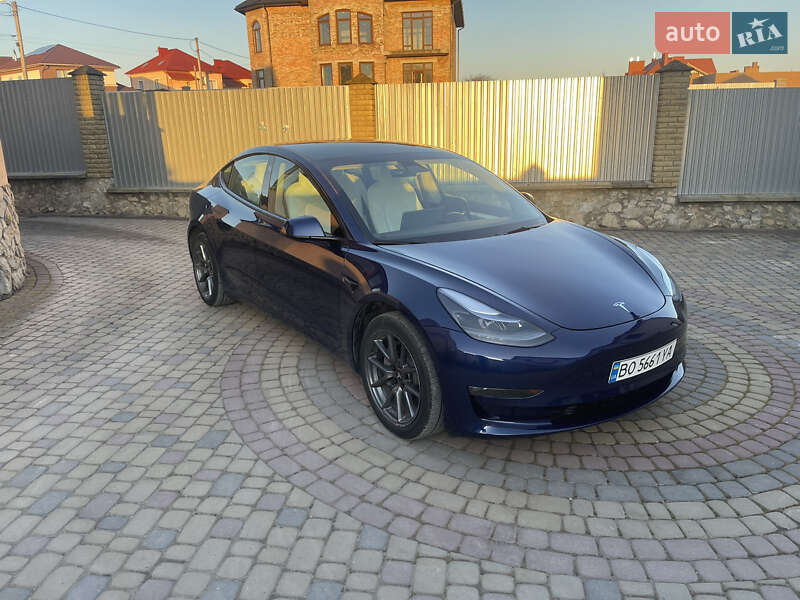 Tesla Model 3 (2022)