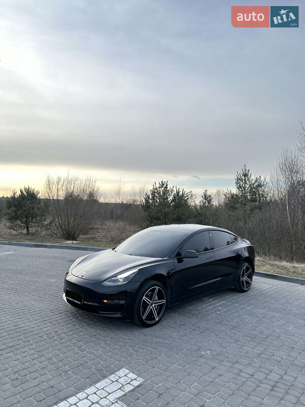 Tesla Model 3 (2021)