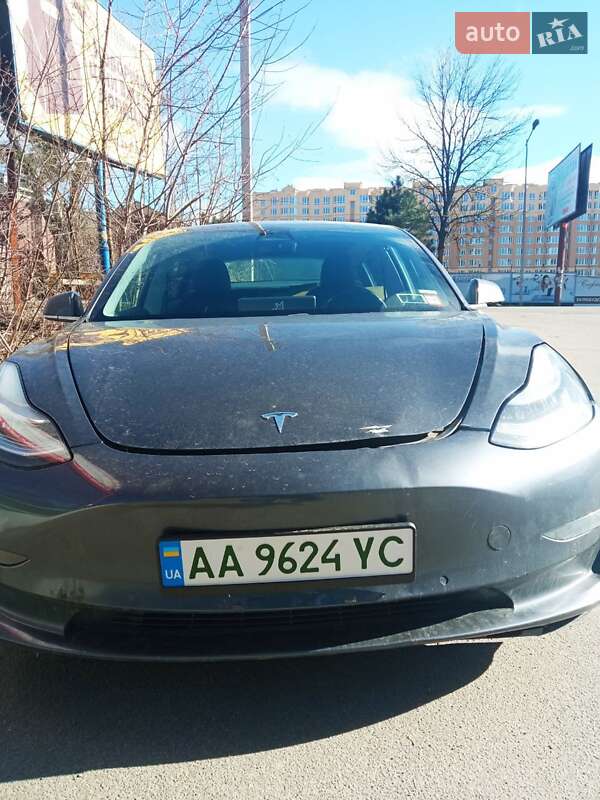 Tesla Model 3 (2019)
