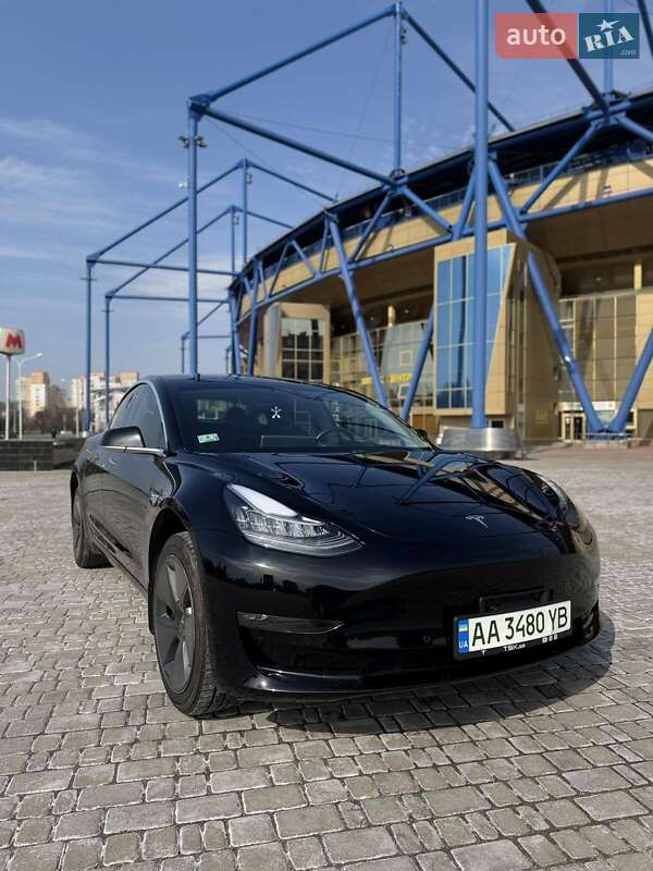 Tesla Model 3 (2019)