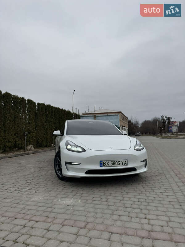 Tesla Model 3 (2021)