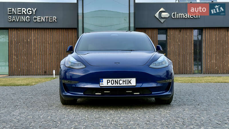 Tesla Model 3 (2023)
