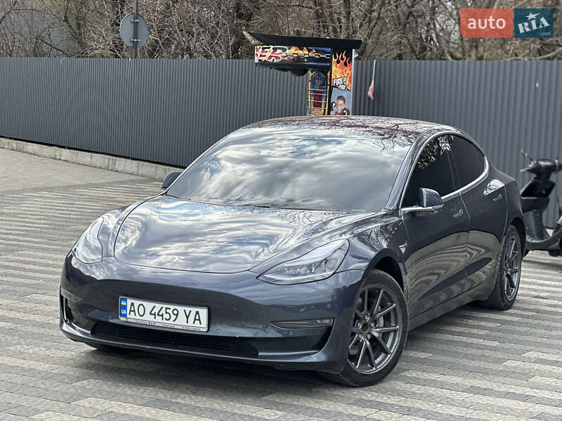 Tesla Model 3 (2018)