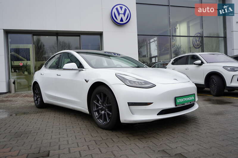 Tesla Model 3 (2018)