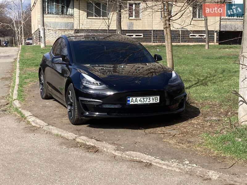 Tesla Model 3 (2018)