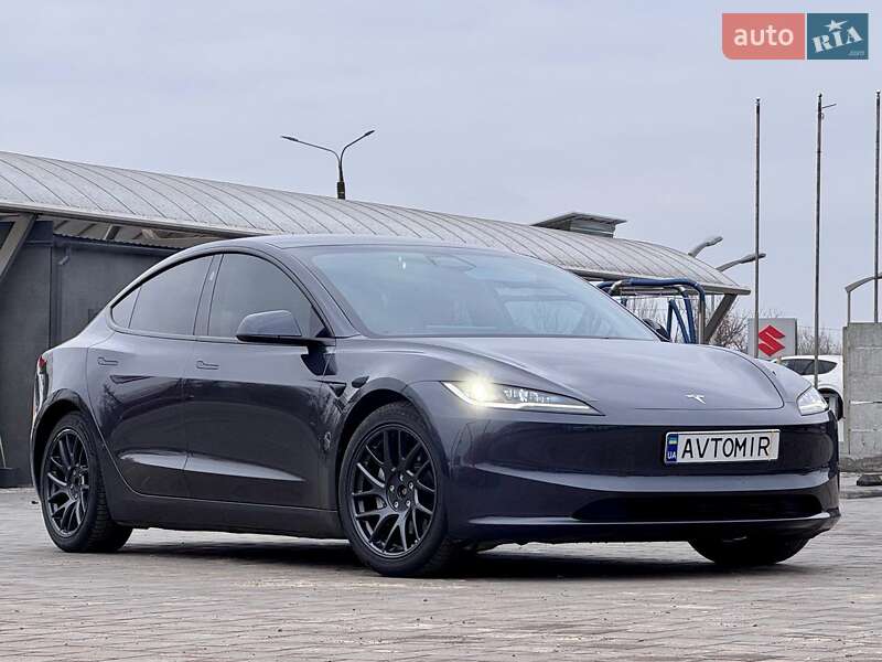 Tesla Model 3 (2024)