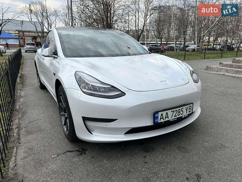 Tesla Model 3 (2019)