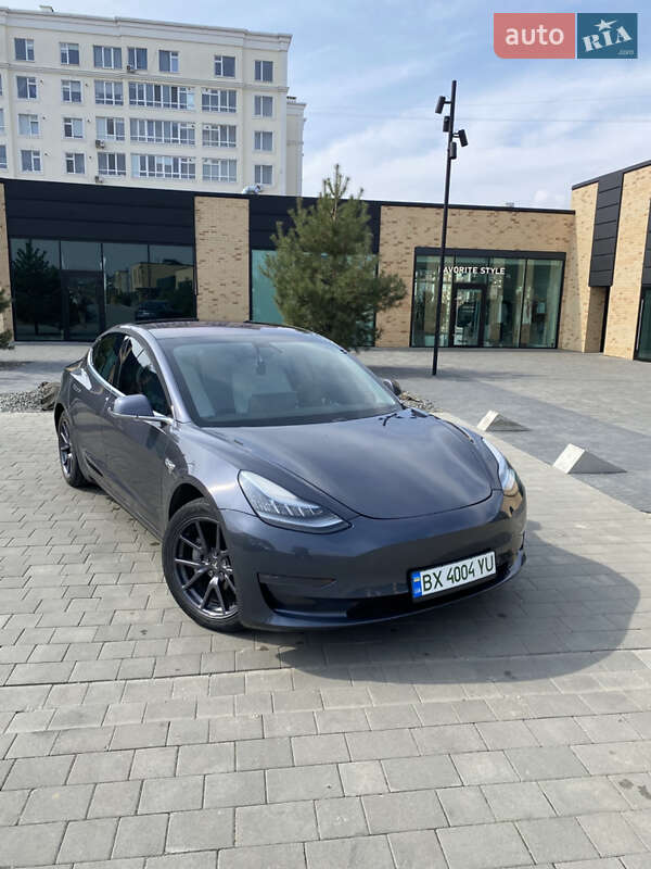 Tesla Model 3 (2019)