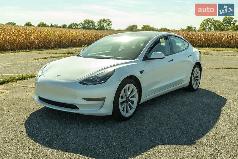 Tesla Model 3 (2023)