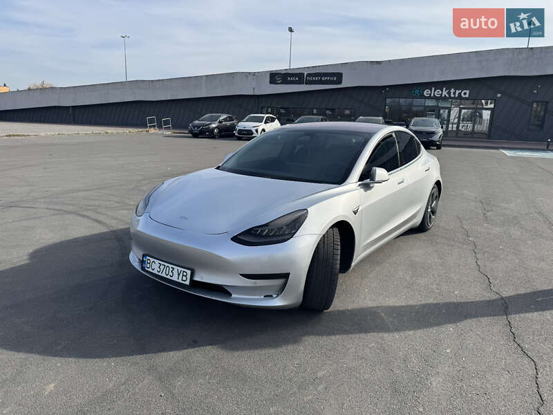 Tesla Model 3 (2018)
