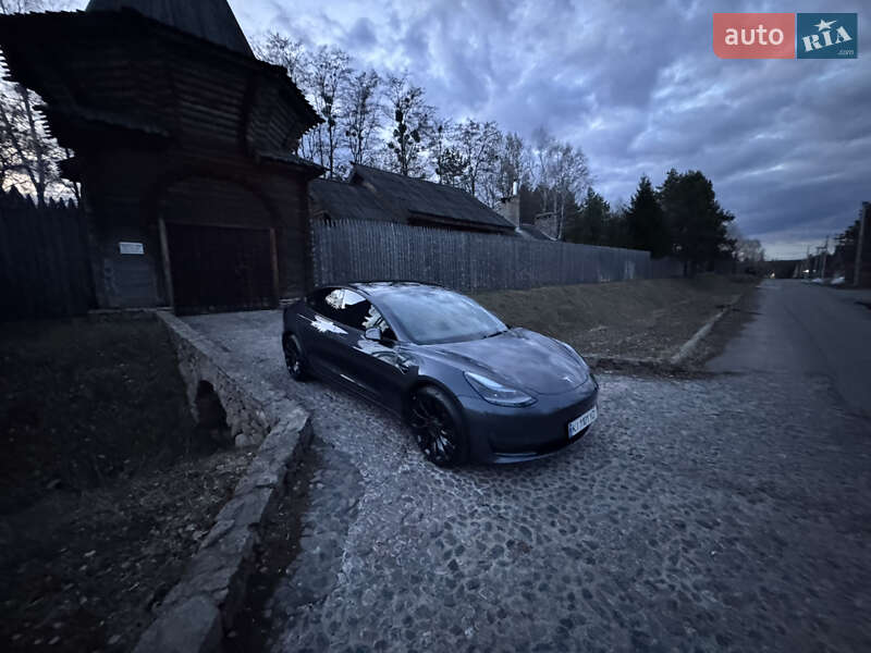 Tesla Model 3 (2023)