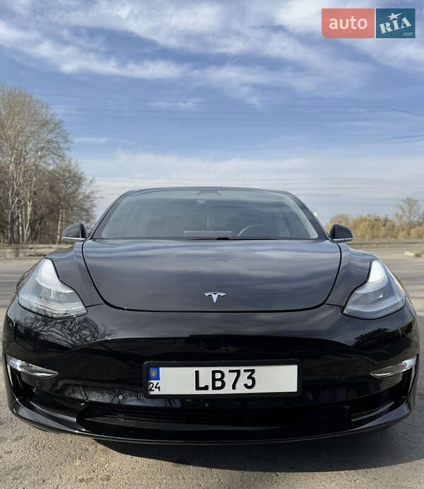 Tesla Model 3 (2019)