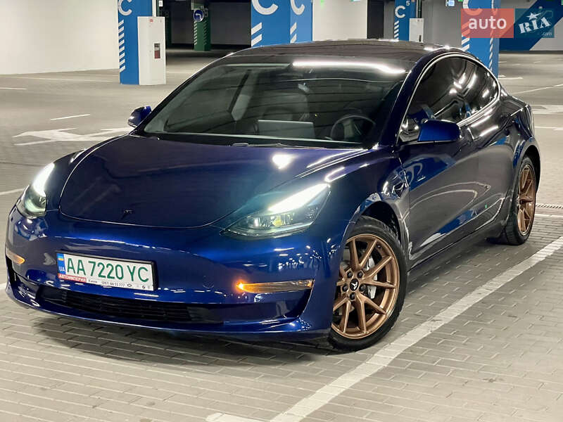 Tesla Model 3 (2022)