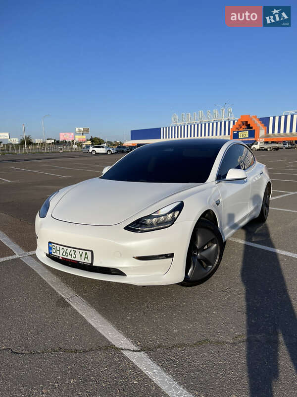 Tesla Model 3 (2018)