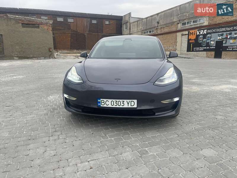 Tesla Model 3 (2019)