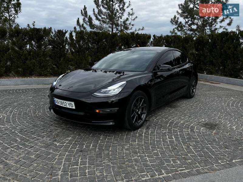 Tesla Model 3 (2019)