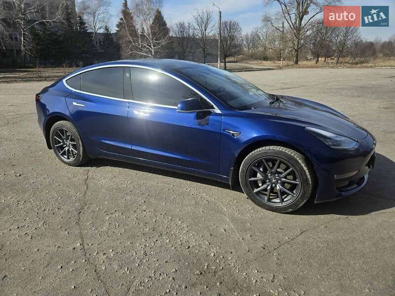 Tesla Model 3 (2019)
