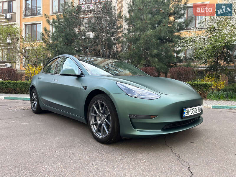 Tesla Model 3 (2023)