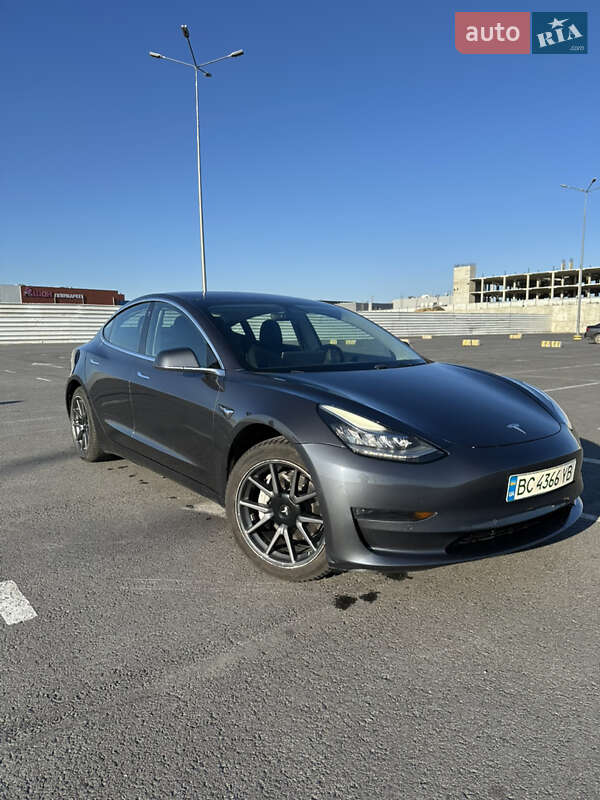 Tesla Model 3 (2018)