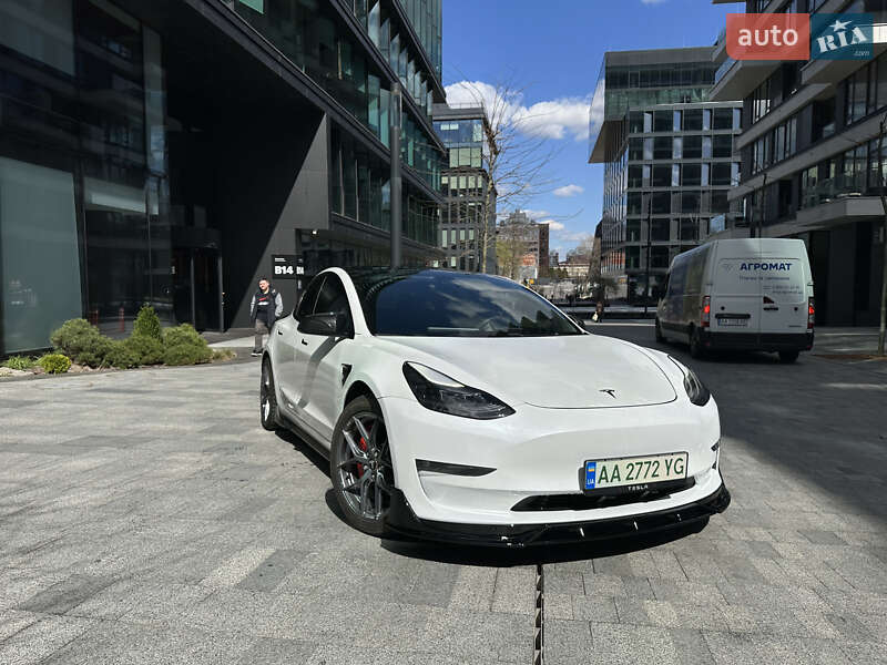Tesla Model 3 (2021)