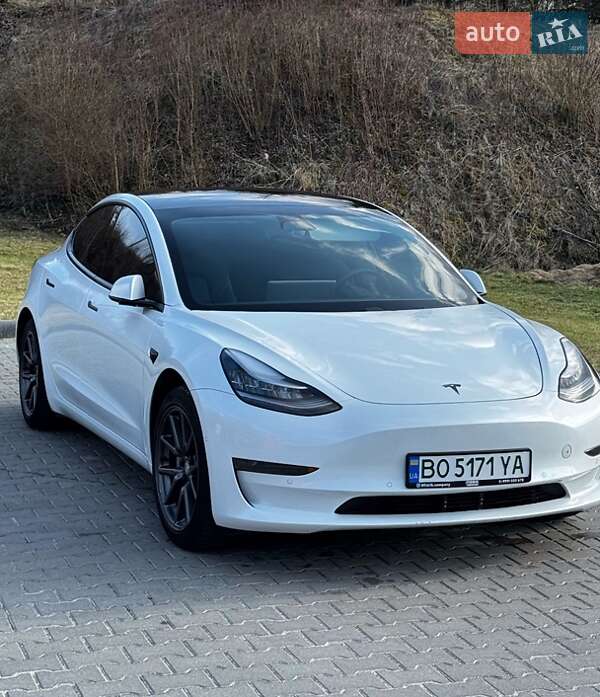 Tesla Model 3 (2019)