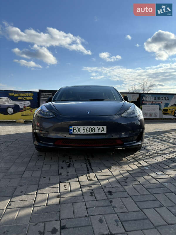 Tesla Model 3 (2023)