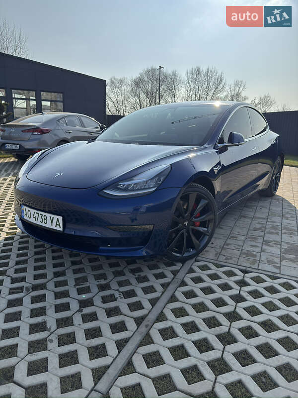 Tesla Model 3 (2019)