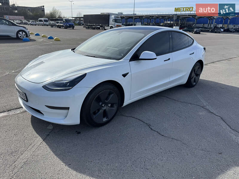 Tesla Model 3 (2021)