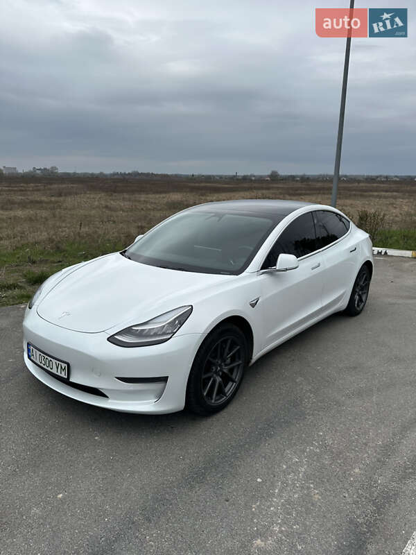 Tesla Model 3 (2019)